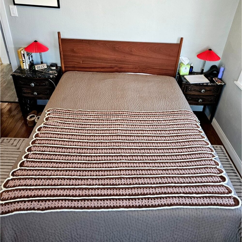 Vintage Crochet Blanket Brown Beige Ivory Scalloped Edge Handmade 62 x 48" Twin - Picture 5 of 12